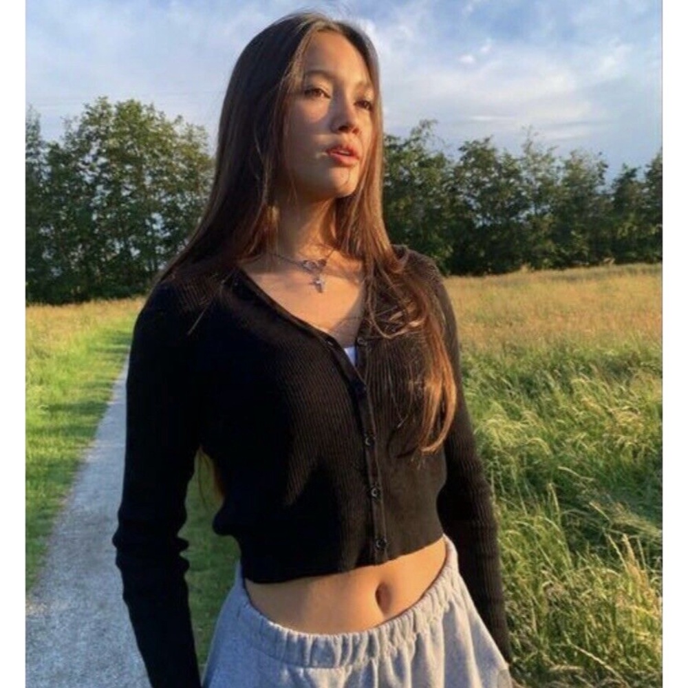 brandy melville shannon cropped cardigan in black